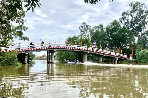 PHÁT BIỂU XÚC ĐỘNG TẠI LỄ KHÁNH THÀNH CẦU KHU ĐOÀN TÂY NAM BỘ