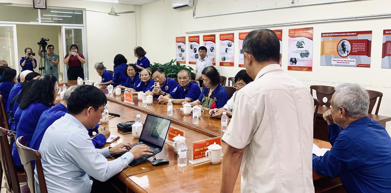 BAN LIÊN LẠC CỰU CÁN BỘ ĐOÀN PHÍA NAM KHẢO SÁT VIỆC VẬN HÀNH CHÍNH QUYỀN 2 CẤP TẠI PHƯỜNG AN HỘI TÂY. BAN LIÊN LẠC CỰU CÁN BỘ ĐOÀN PHÍA NAM KHẢO SÁT VIỆC VẬN HÀNH CHÍNH QUYỀN 2 CẤP TẠI PHƯỜNG AN HỘI TÂY.