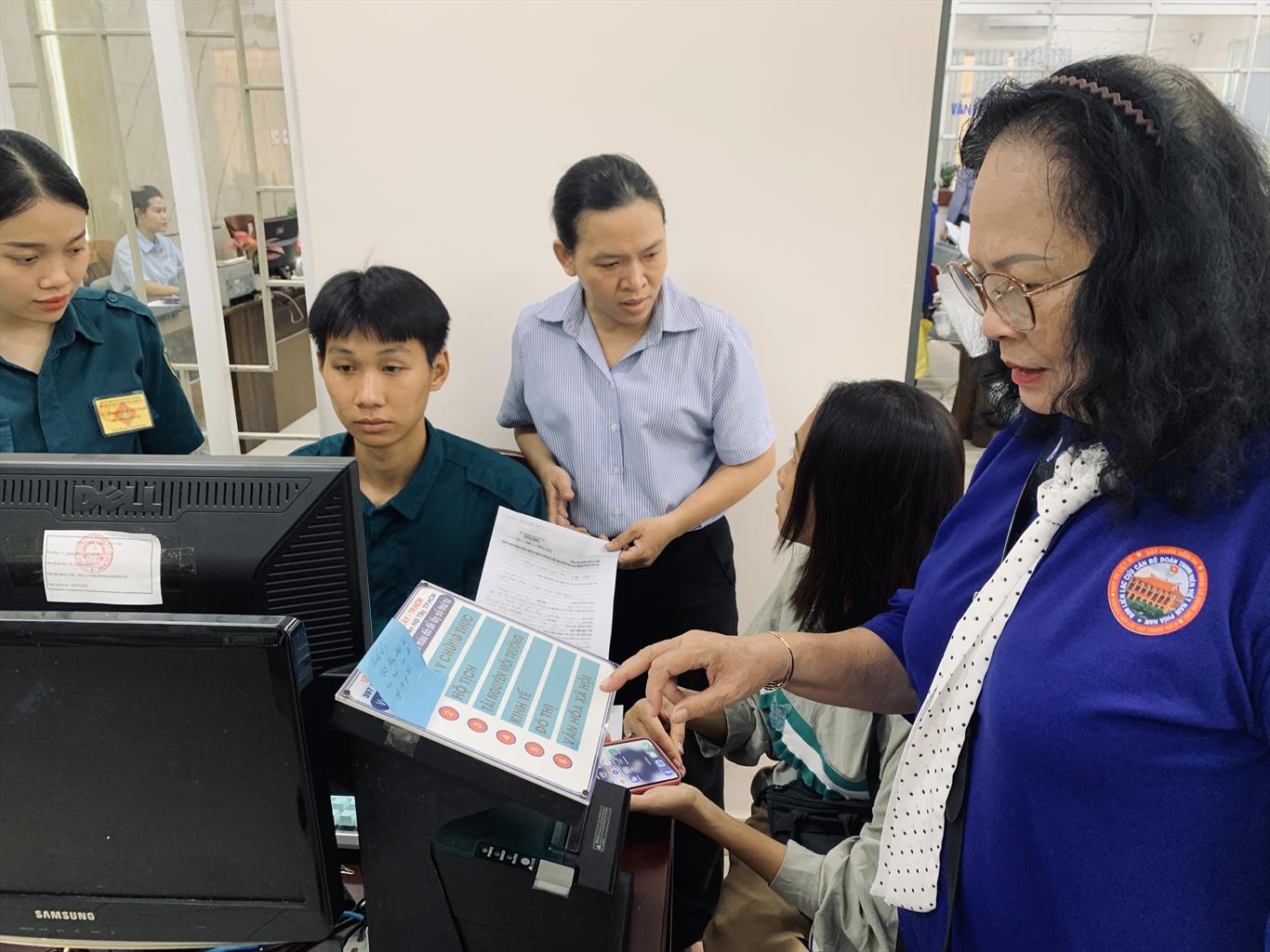 BAN LIÊN LẠC CỰU CÁN BỘ ĐOÀN PHÍA NAM KHẢO SÁT VIỆC VẬN HÀNH CHÍNH QUYỀN 2 CẤP TẠI PHƯỜNG AN HỘI TÂY. BAN LIÊN LẠC CỰU CÁN BỘ ĐOÀN PHÍA NAM KHẢO SÁT VIỆC VẬN HÀNH CHÍNH QUYỀN 2 CẤP TẠI PHƯỜNG AN HỘI TÂY.