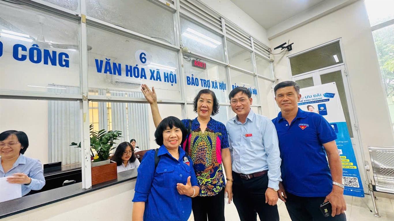 BAN LIÊN LẠC CỰU CÁN BỘ ĐOÀN PHÍA NAM KHẢO SÁT VIỆC VẬN HÀNH CHÍNH QUYỀN 2 CẤP TẠI PHƯỜNG AN HỘI TÂY. BAN LIÊN LẠC CỰU CÁN BỘ ĐOÀN PHÍA NAM KHẢO SÁT VIỆC VẬN HÀNH CHÍNH QUYỀN 2 CẤP TẠI PHƯỜNG AN HỘI TÂY.