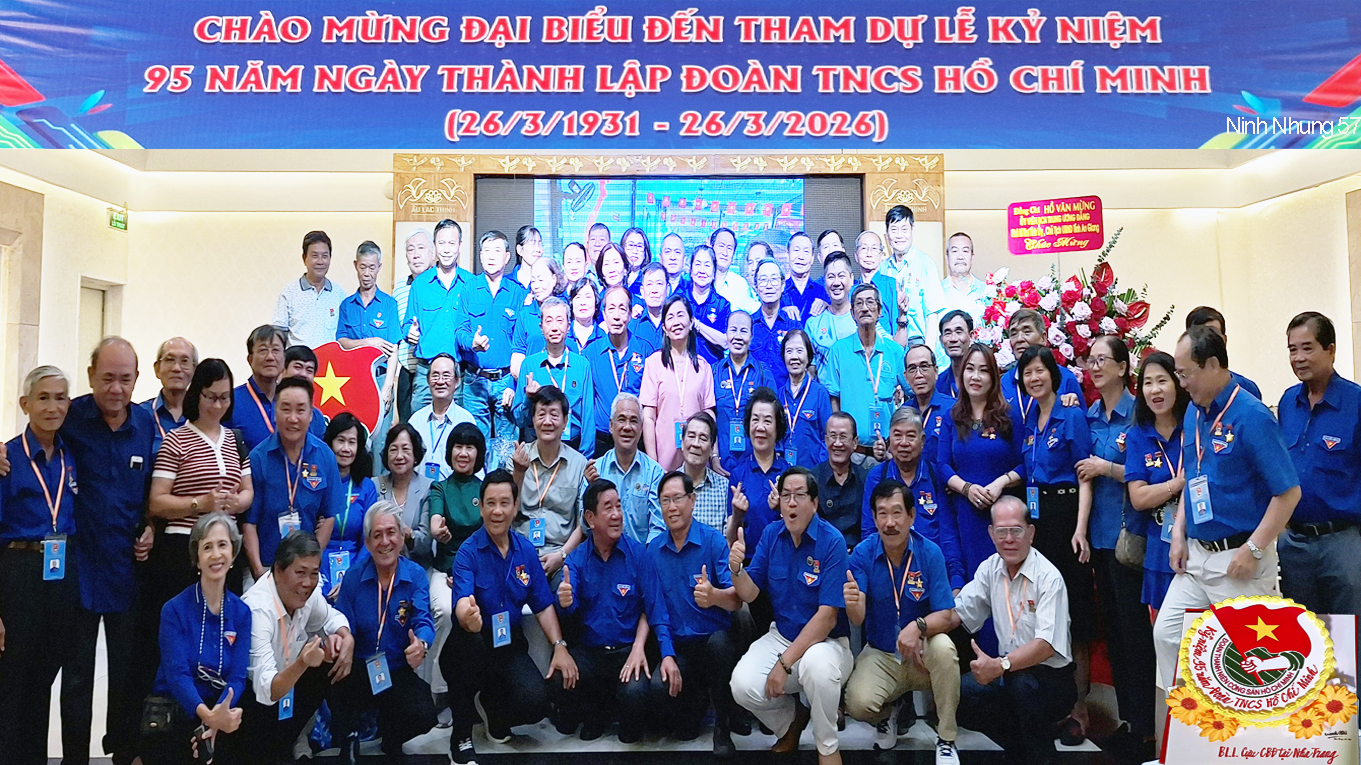 ĐÊM HỘI NGỘ CỰU CÁN BỘ ĐOÀN TỈNH KHÁNH HÒA TRAO TẶNG KỶ NIỆM CHƯƠNG  “VÌ THẾ HỆ TRẺ” VÀ DẤU ẤN HỢP NHẤT 30 NĂM .