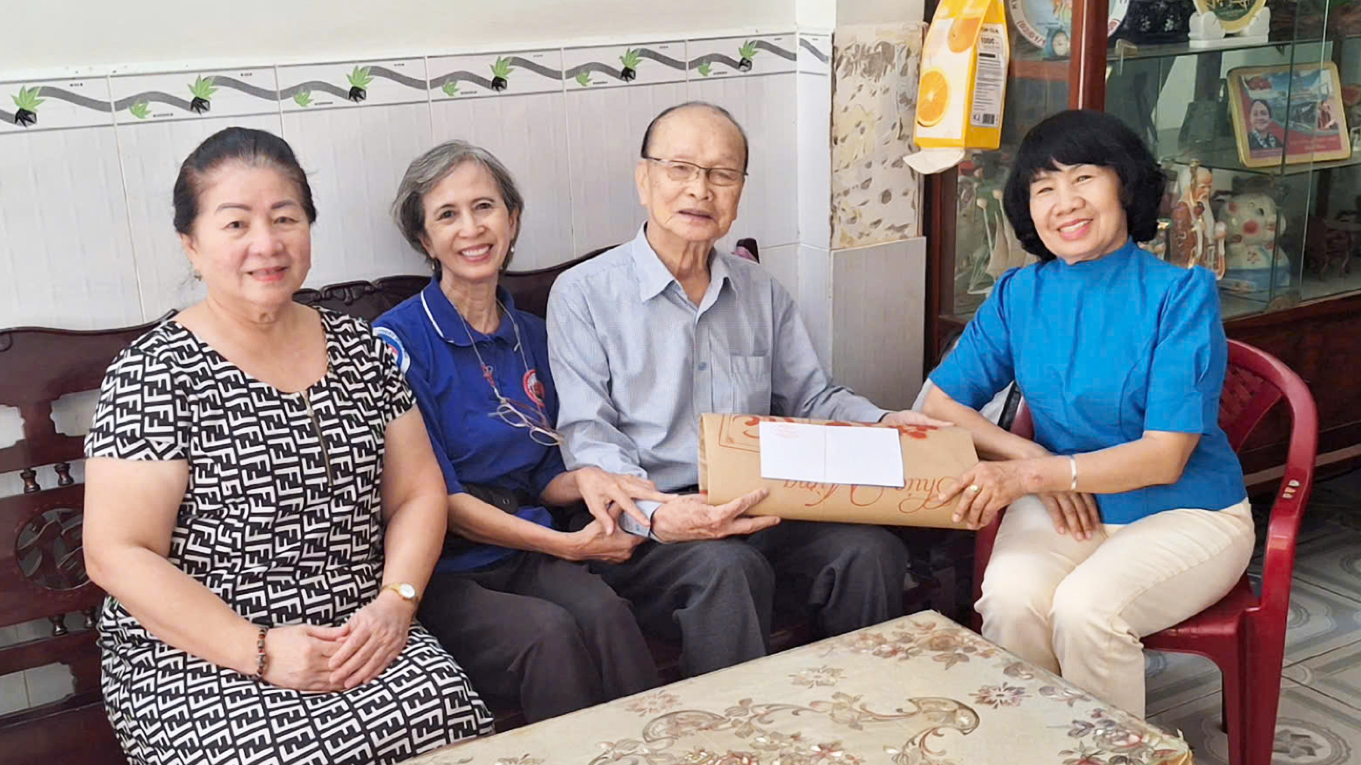 NGHĨA TÌNH ĐỒNG ĐỘI  BAN LIÊN LẠC CỰU CÁN BỘ ĐOÀN PHÍA NAM  THĂM CHÚC TẾT CÁC ĐỒNG CHÍ LÃO THÀNH  DỊP TẾT BÍNH NGỌ 2026