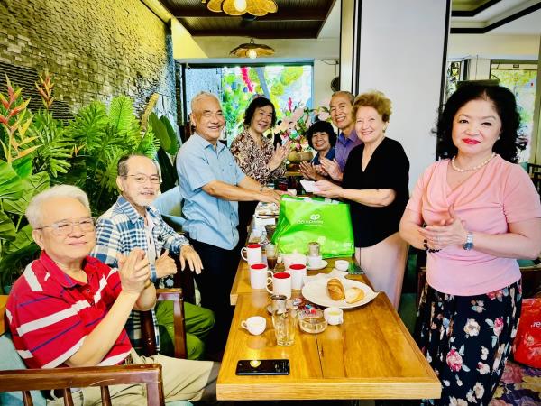 THĂM HỎI CHÚC TẾT CỰU CÁN BỘ ĐOÀN THÂN HỮU NGƯỜI NGA.