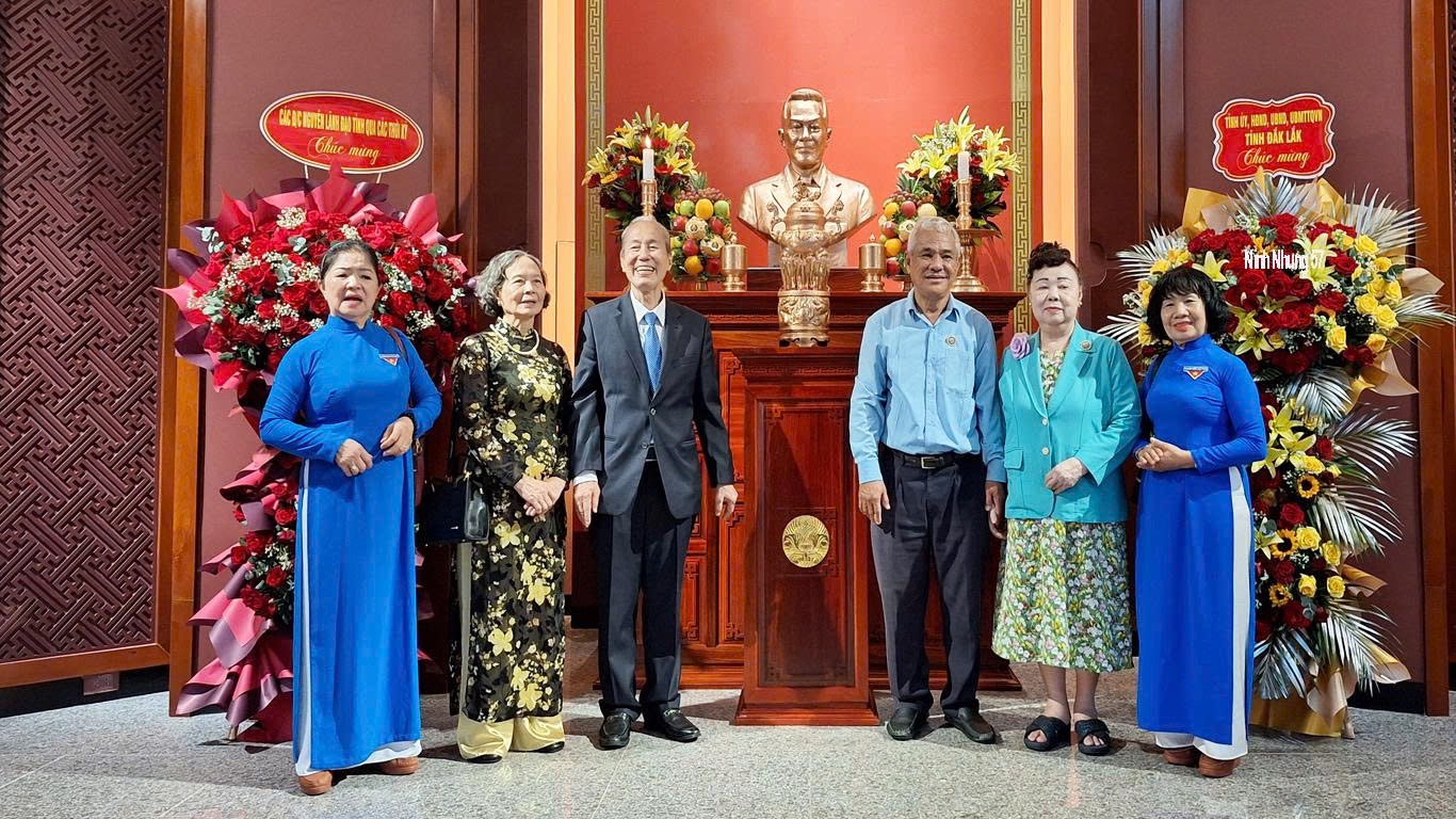  LỄ KHAI TRƯƠNG TRƯNG BÀY NHÀ LƯU NIỆM LUẬT SƯ  NGUYỄN HỮU THỌ TẠI TUY HOÀ - ĐAK LAK.